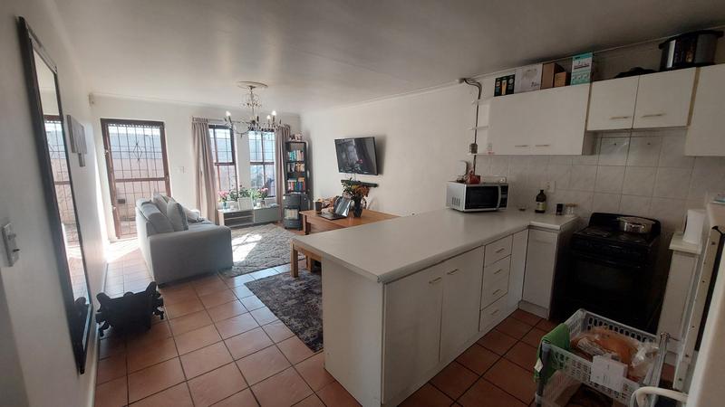 To Let 2 Bedroom Property for Rent in Oakglen Western Cape